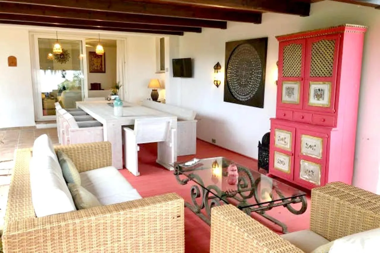 Enchanting Villa Benalmadena: Private Pool Retreat  Benalmadena