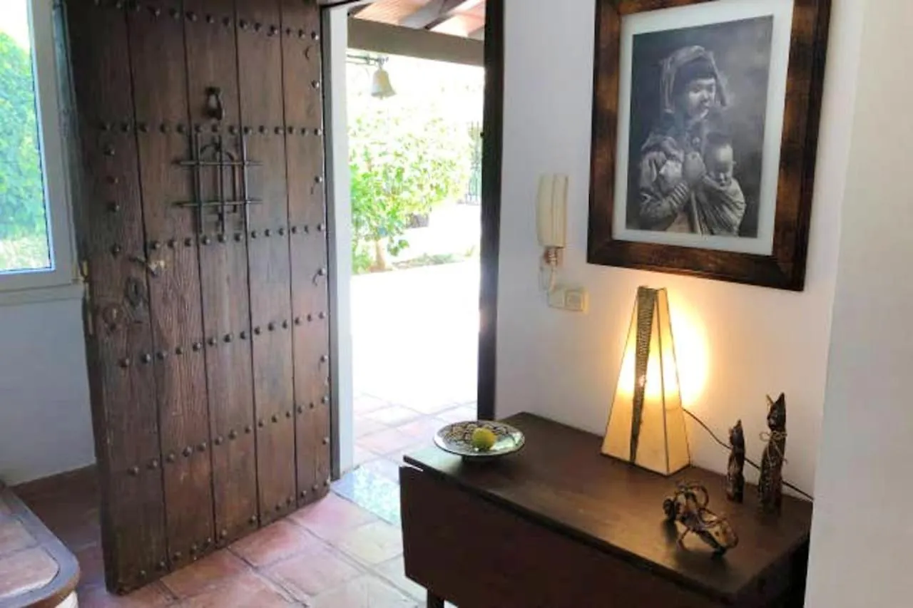 Enchanting Villa Benalmadena: Private Pool Retreat